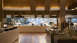 3 restaurants, breakfast, lunch, dinner served; Japanese cuisine