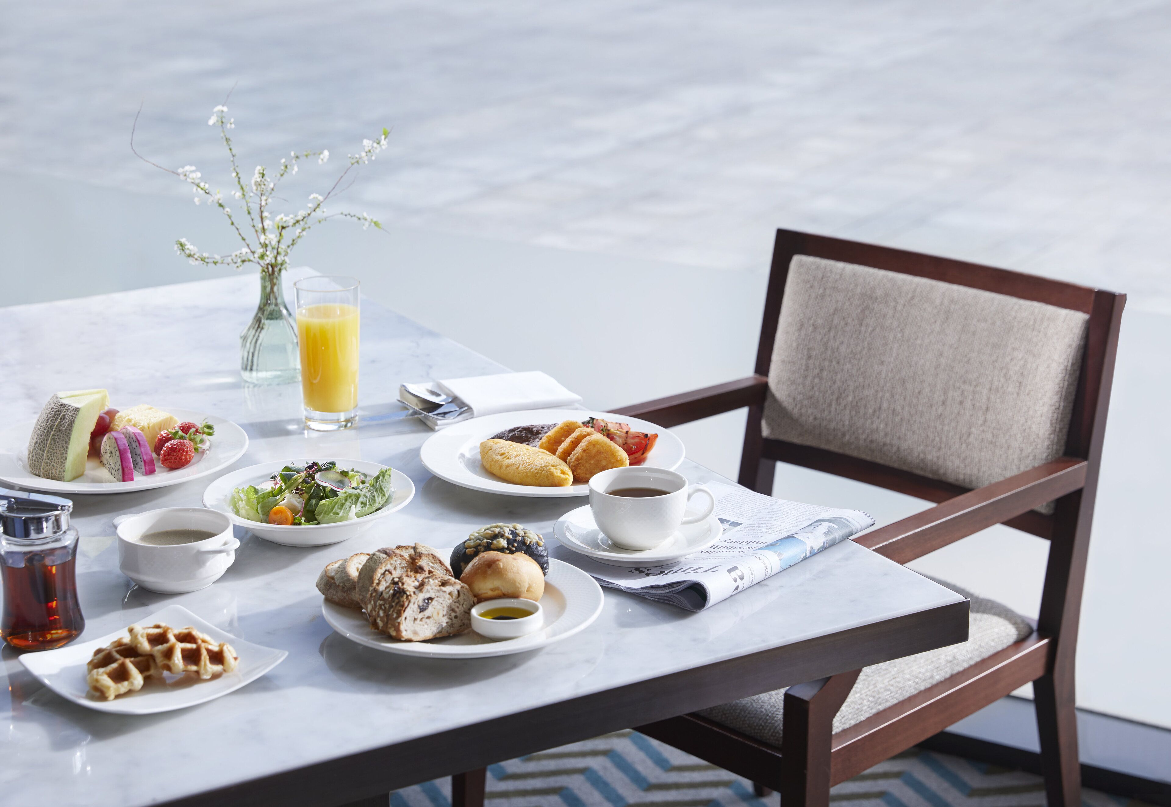 daily buffet breakfast (krw 85000 per person)