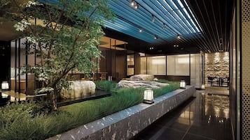 3 restaurants servant le petit déjeuner, spécialités Cuisine japonaise