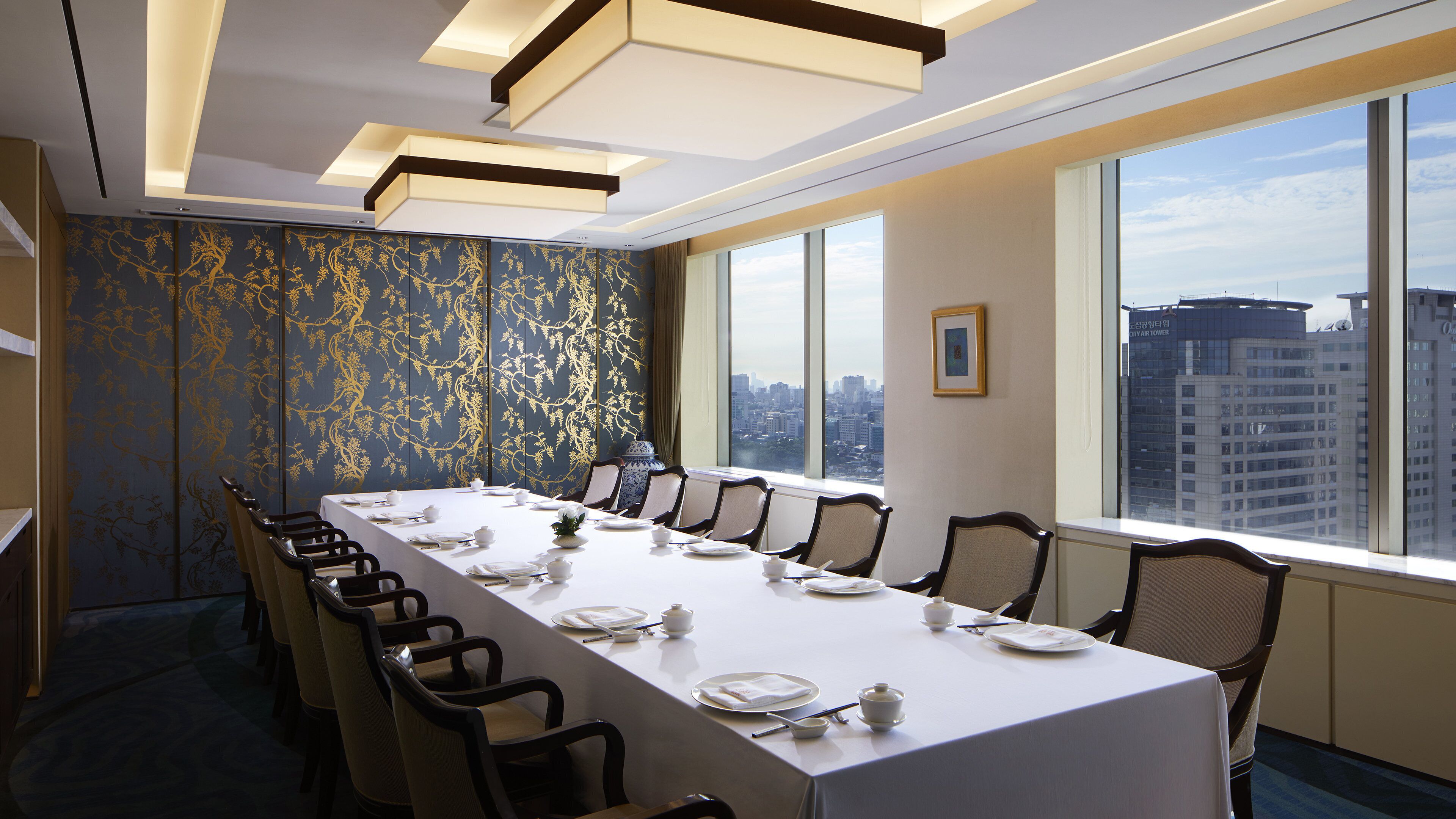 3 restaurants, breakfast, lunch, dinner served; japanese cuisine