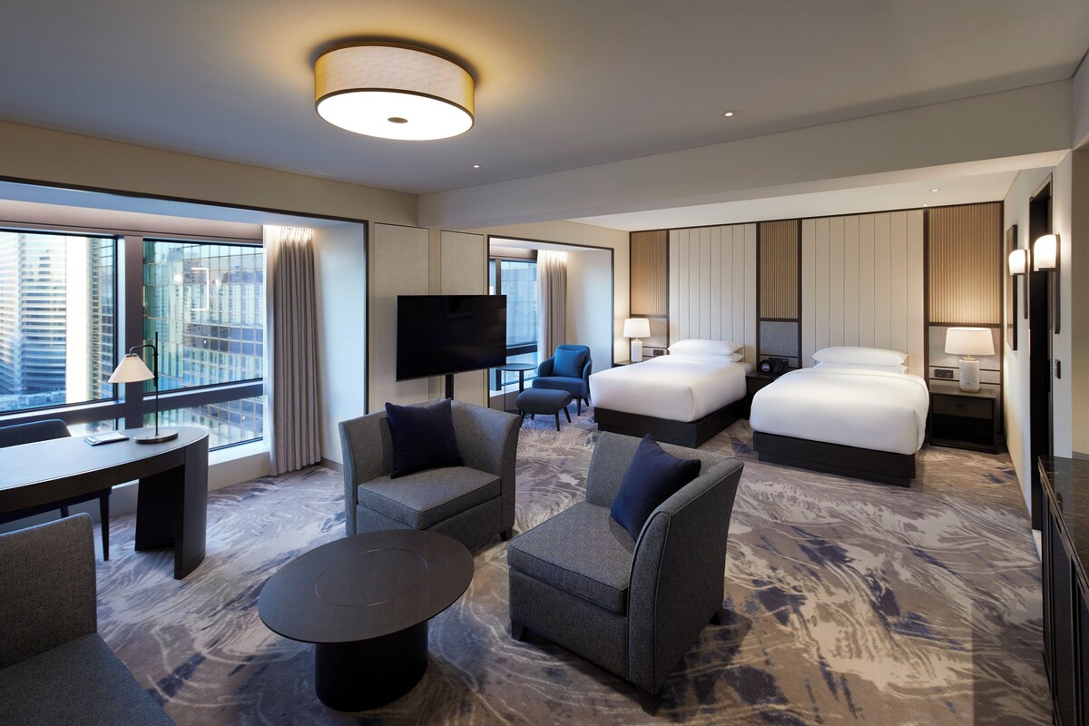 Junior Suite, 2 Single Beds, Club lounge access | Down duvets, minibar, in-room safe, desk