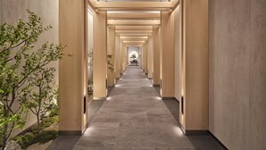 A long, narrow hallway with wooden paneling on the walls and a tiled floor. - Grand InterContinental Seoul Parnas by IHG (Seoul)