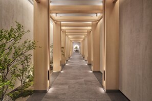 3 nhà hàng, phục vụ bữa sáng, bữa trưa, bữa tối, món Nhật Bản 