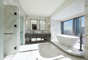 Suite (Prestige) | Bathroom | Separate tub and shower, deep soaking tub, rainfall showerhead - Grand InterContinental Seoul Parnas by IHG (Seoul)