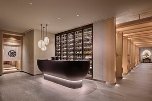 3 restaurants servant le petit déjeuner, le déjeuner et le dîner