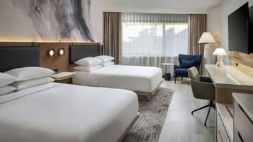 Kamar, 2 Tempat Tidur Queen, Bebas Asap Rokok | 1 kamar tidur, meja kerja, tirai kedap cahaya, dan setrika/meja setrika