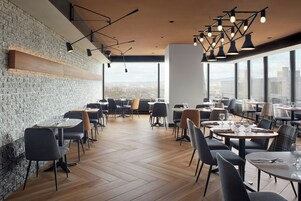 供应早餐和晚餐