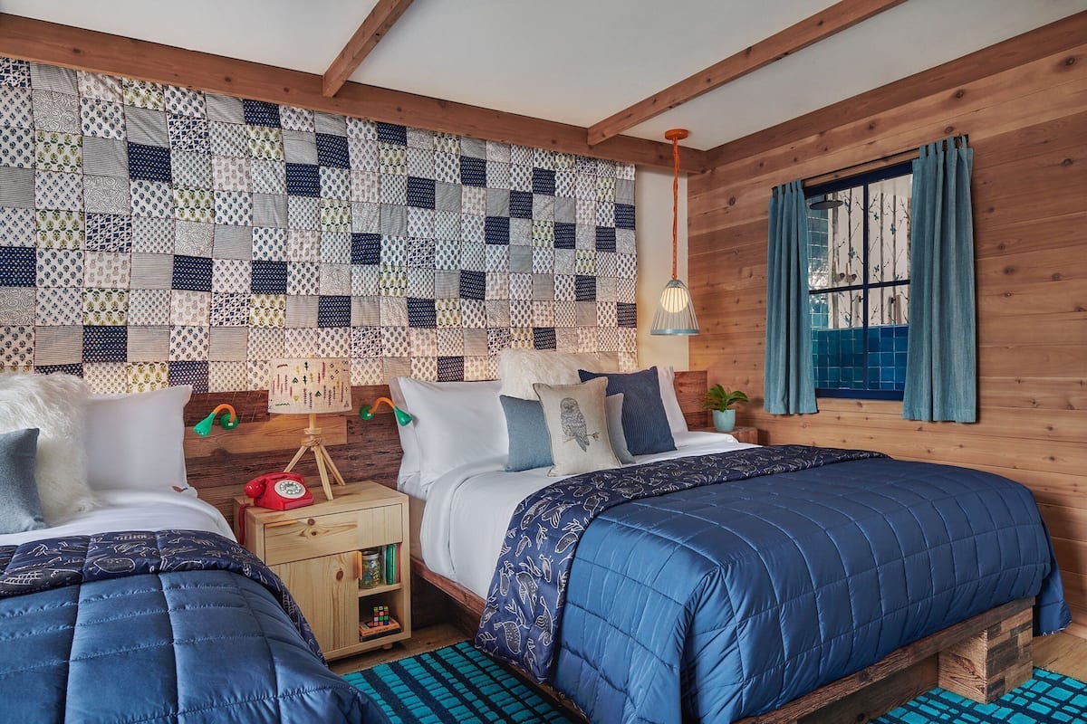 Deluxe Room, 2 Queen Beds, Balcony or Patio | Property amenity