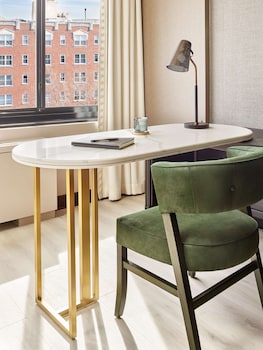 Frette Italian sheets, premium bedding, down comforters, pillowtop beds at Viceroy Washington DC
