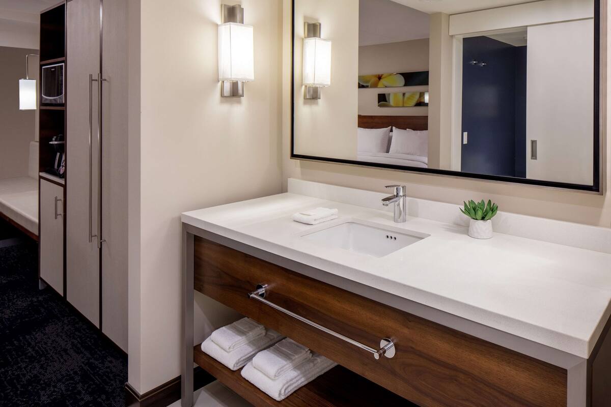 Premium bedding, in-room safe, blackout drapes, soundproofing