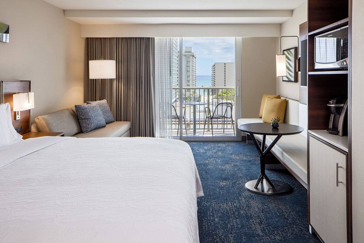 Premium bedding, in-room safe, blackout drapes, soundproofing