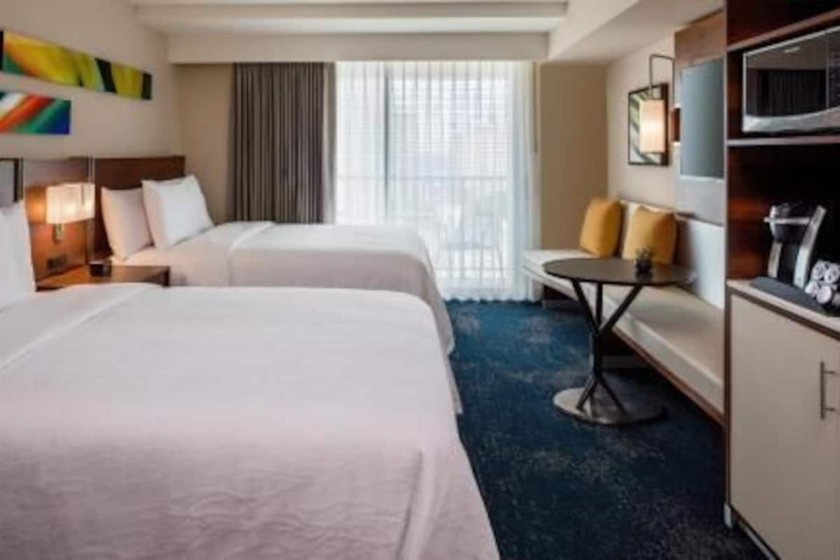 Premium bedding, in-room safe, blackout drapes, soundproofing