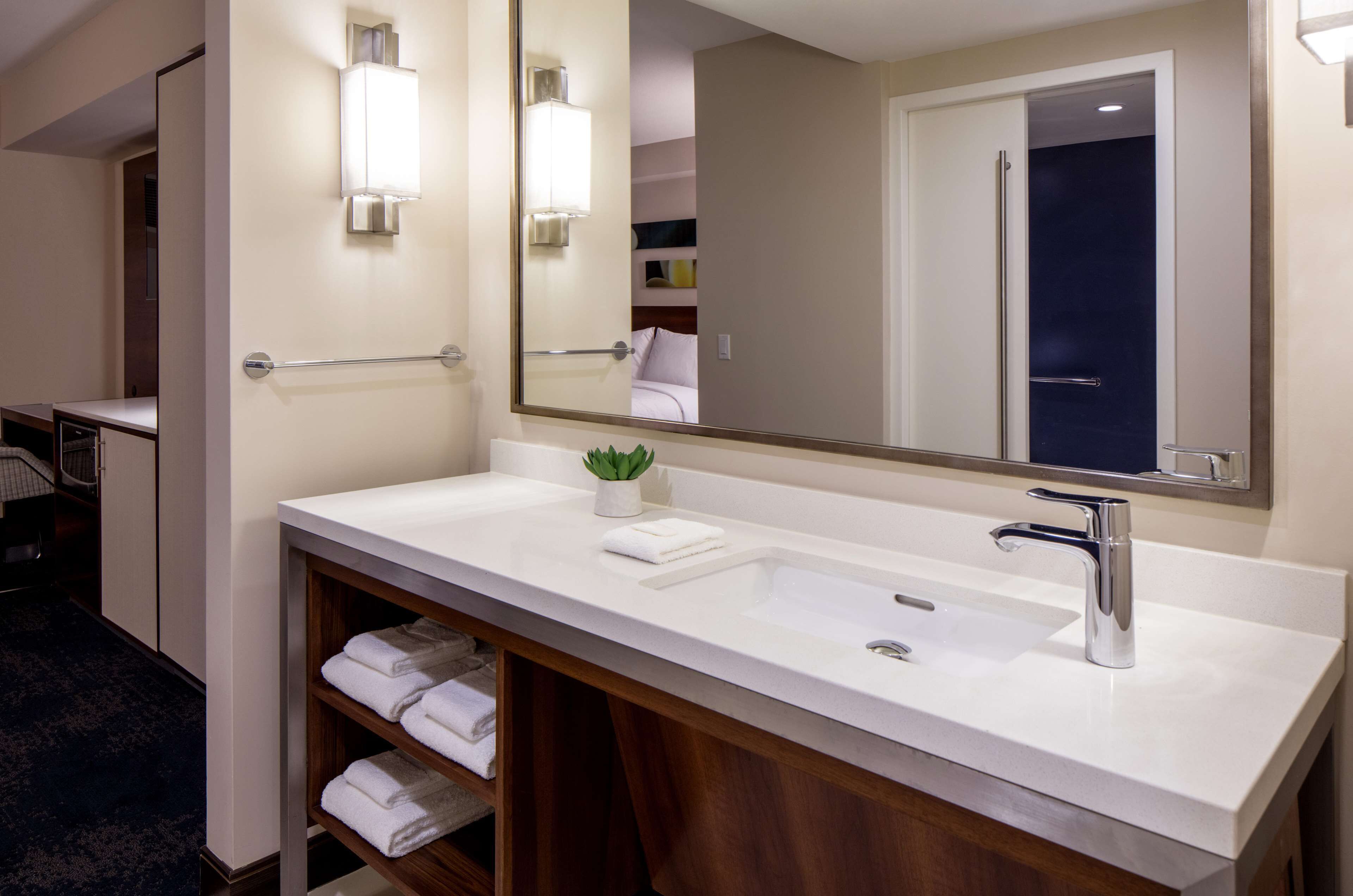 room, 1 king bed, accessible, partial ocean view (hearing) | 1 bedroom, premium bedding, in-room safe, blackout curtains