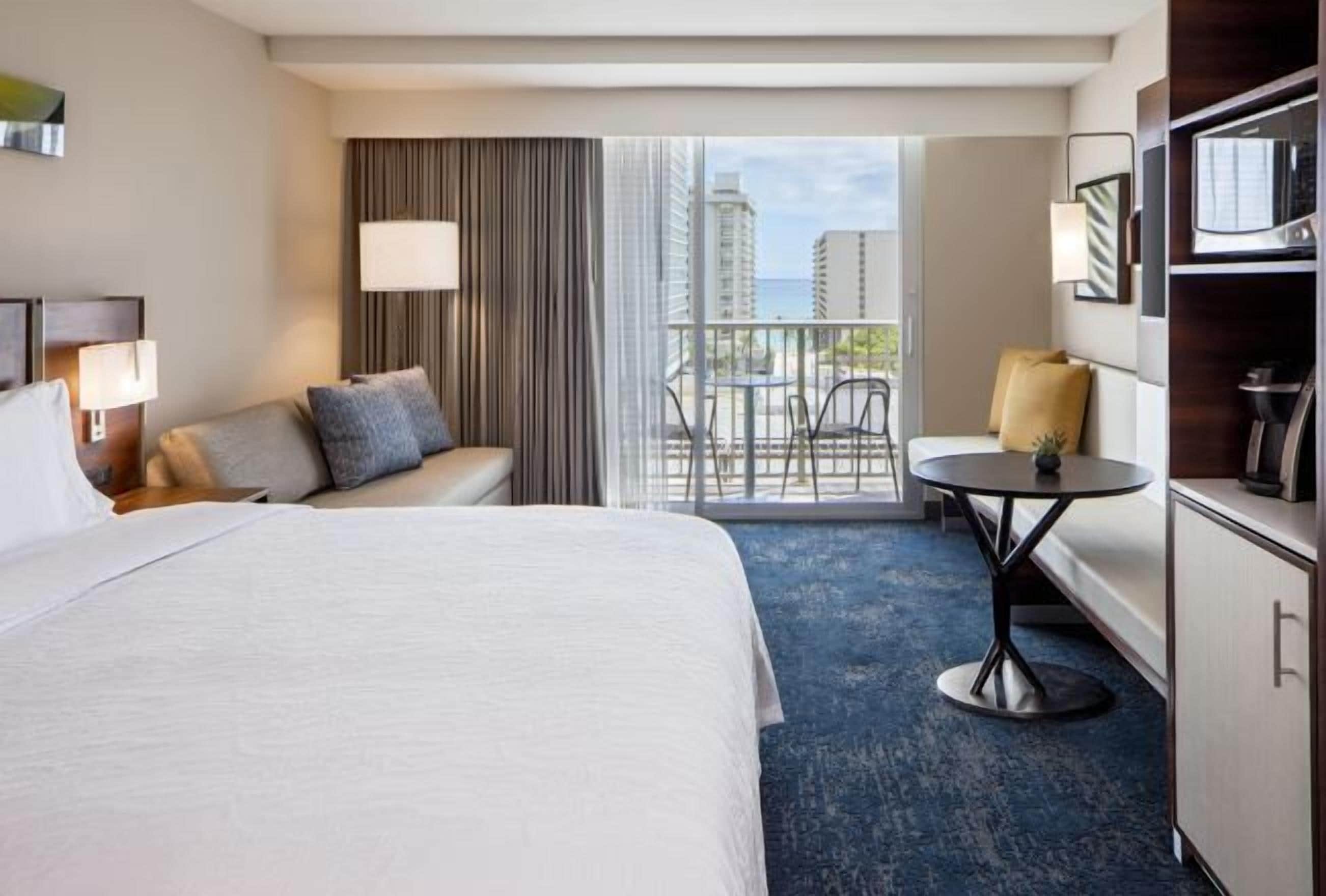 Hochwertige Bettwaren, Zimmersafe, Verdunkelungsvorhänge