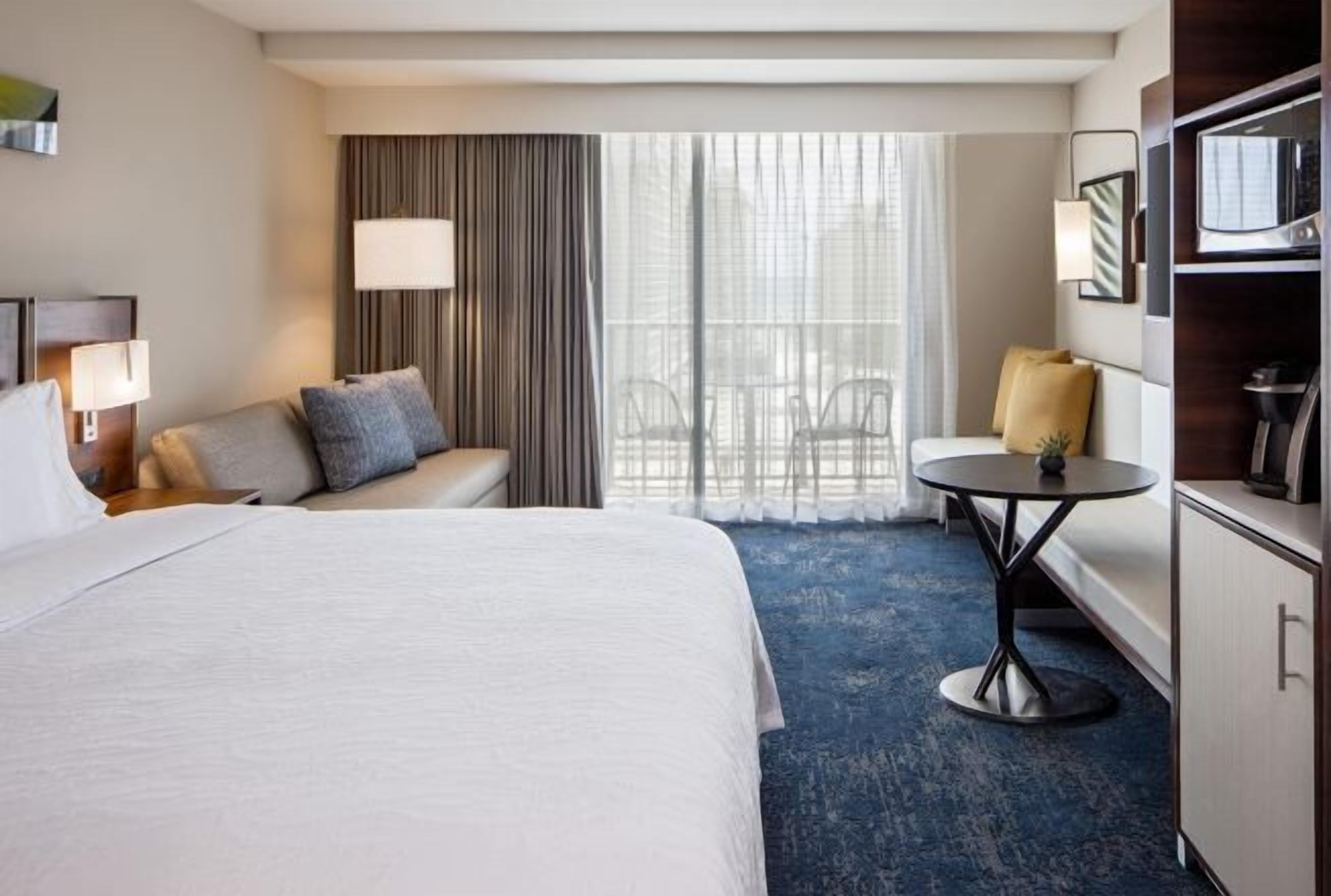 Hochwertige Bettwaren, Zimmersafe, Verdunkelungsvorhänge