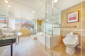 Suite, 1 Double or 2 Twin Beds (Station) | Bathroom | Hair dryer, bathrobes, slippers, bidet - Caesar Park Hotel Taipei (Taipei)