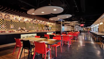 2 Restaurants; Frühstück, Mittagessen und Abendessen werden serviert