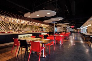 2 restaurants; breakfast, lunch and dinner served  - Caesar Park Hotel Taipei (Taipei)