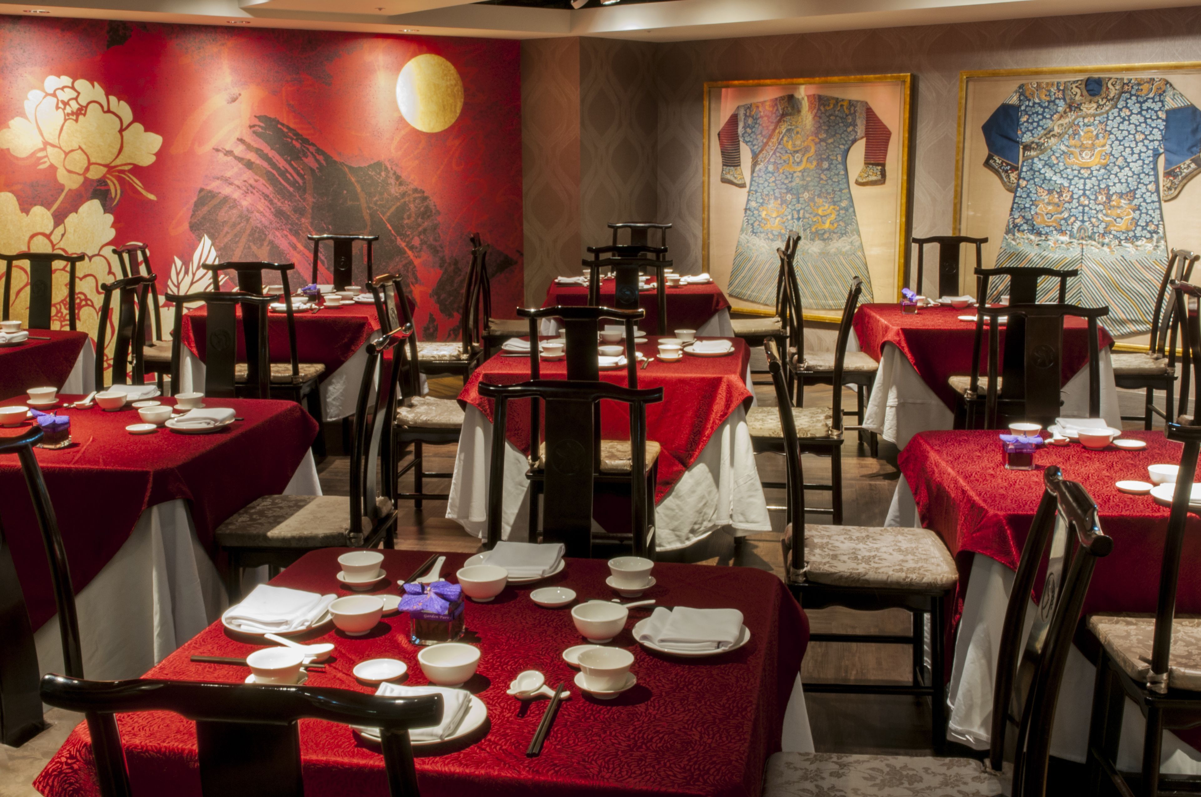 2 restaurants, breakfast served