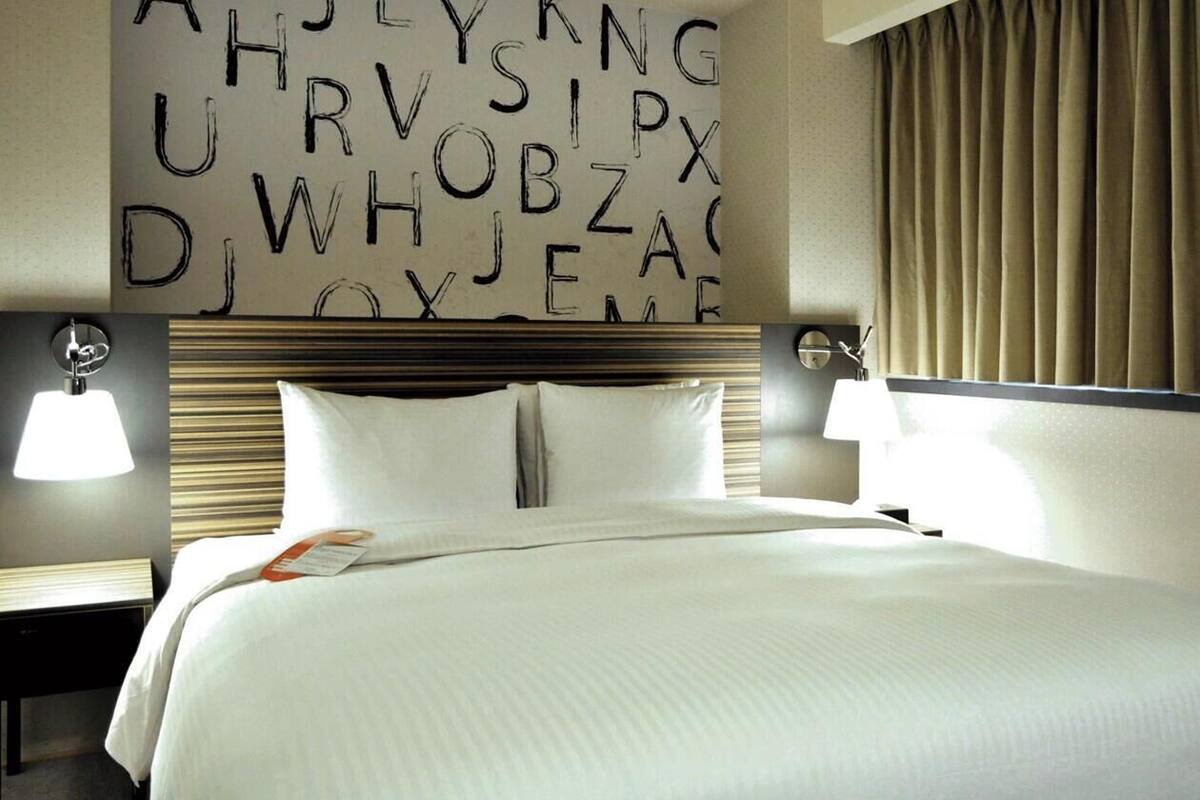 Metro Room | Premium bedding, in-room safe, desk, blackout drapes