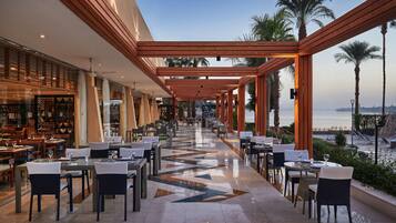 3 restoran, melayani sarapan, makan siang; sajian masakan Italia