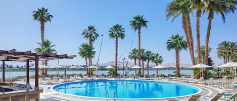 2 piscinas al aire libre, sombrillas, sillones reclinables de piscina