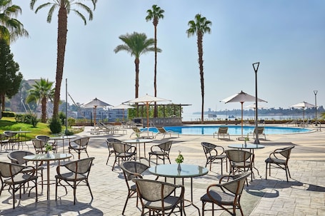 3 restaurants, breakfast, lunch, dinner served; Italian cuisine