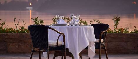 3 restaurants servant le petit déjeuner, spécialités Cuisine italienne