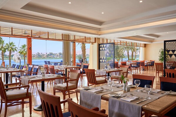 3 Restaurants, Frühstück, Mittagessen, Abendessen, italienische Küche
