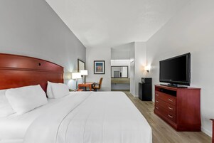 Standard Room, 1 King Bed, Non Smoking | Desk, laptop workspace, blackout drapes, iron/ironing board