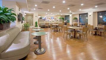 TĂ€gliches inbegriffenes kontinentales FrĂŒhstĂŒck