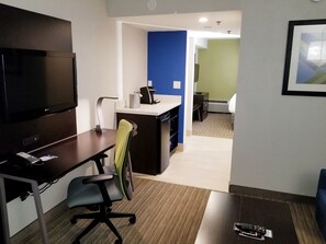 A modern office space with a desk, chair, and a large flat-screen TV. - Holiday Inn Express & Suites Miami - Hialeah by IHG (Hialeah)