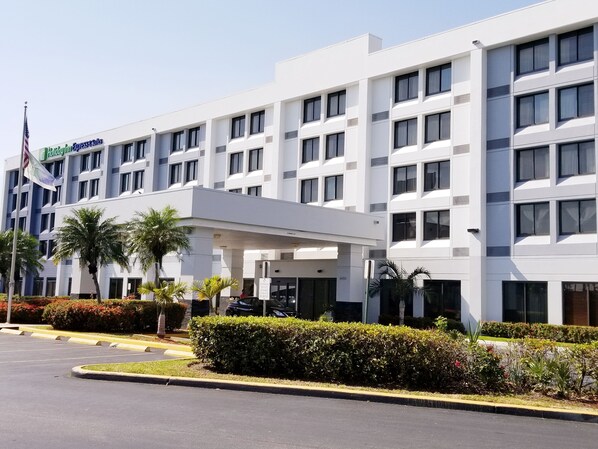 Exterior - Holiday Inn Express & Suites Miami - Hialeah by IHG (Hialeah)
