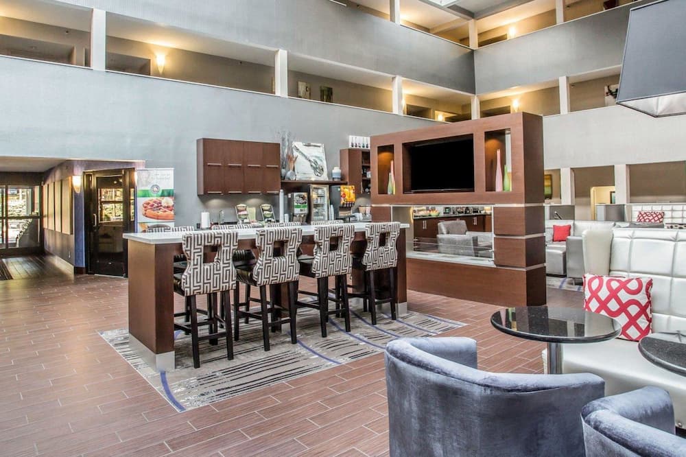 Quality Suites Nashville Airport