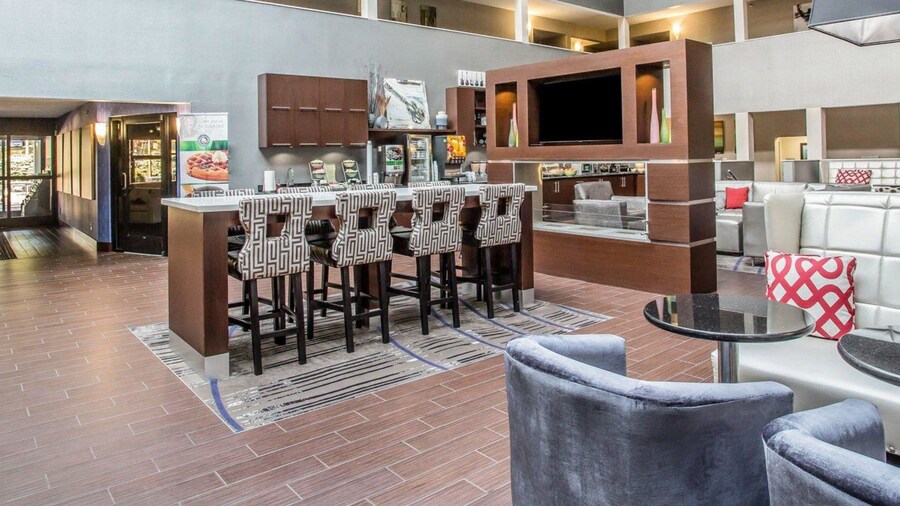 Quality Suites Nashville Airport