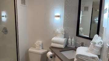 Suite, 1 King Bed, Non Smoking | Bathroom | Combined shower/tub, free toiletries, hair dryer, towels