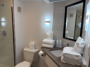 Suite, 1 King Bed, Non Smoking | Bathroom | Combined shower/tub, free toiletries, hair dryer, towels