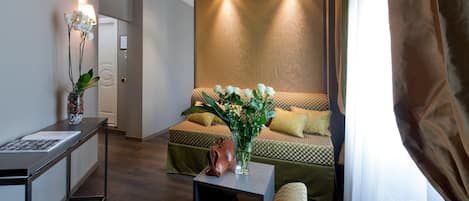 Suite Junior, 1 trĂšs grand lit (Double Sofa Bed for 2 children)