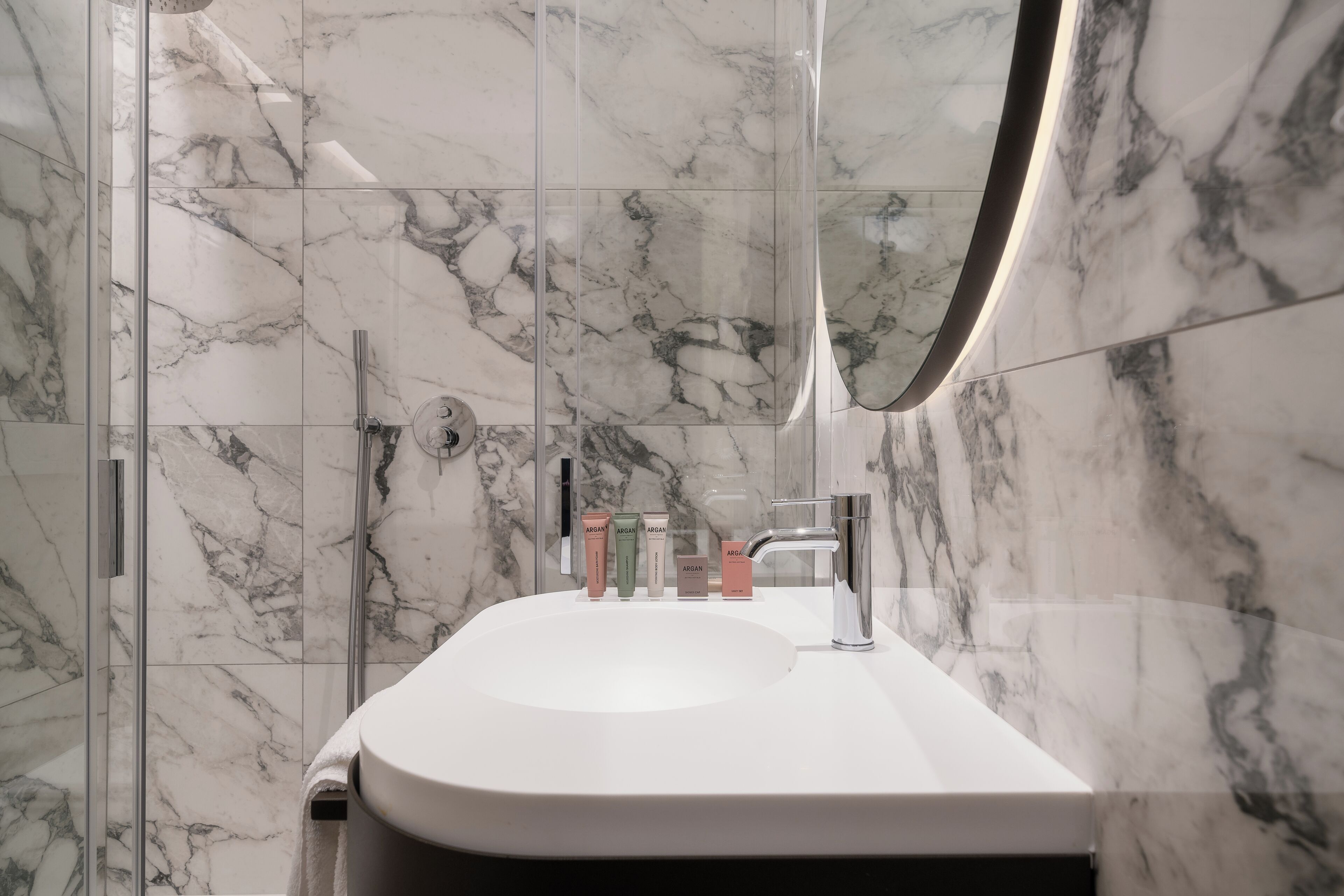 superior room | bathroom | free toiletries, hair dryer, towels