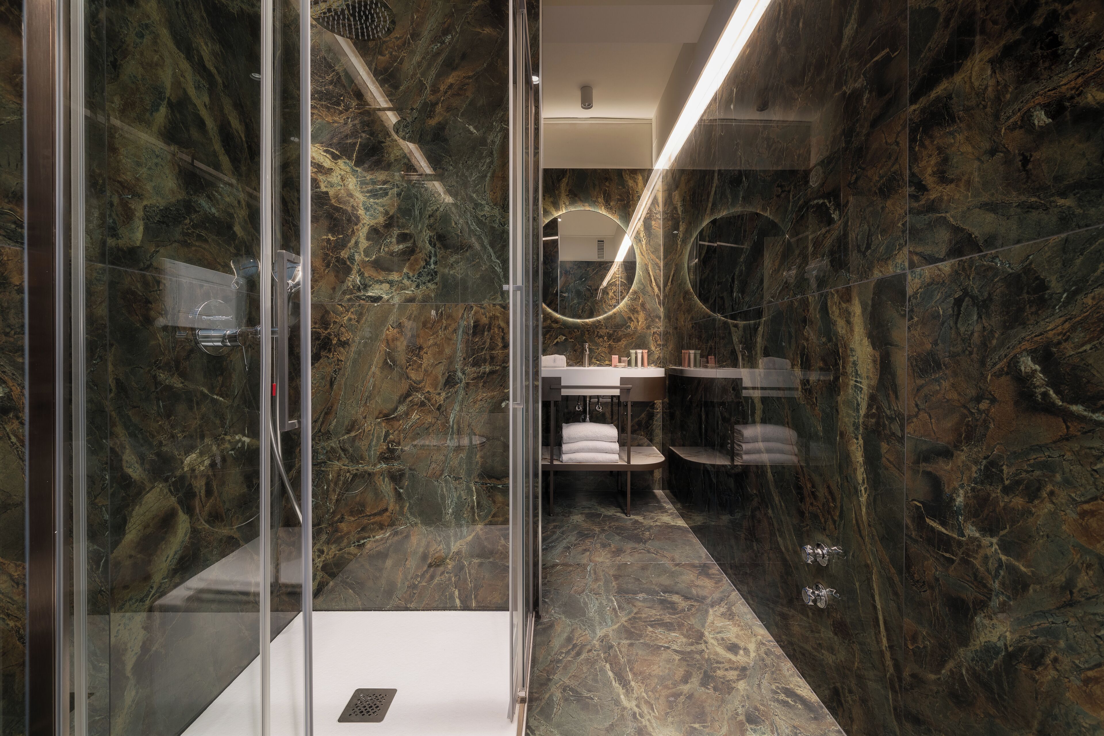 Junior Suite, 1 King Bed (Double Sofa Bed for 2 children) | Bathroom