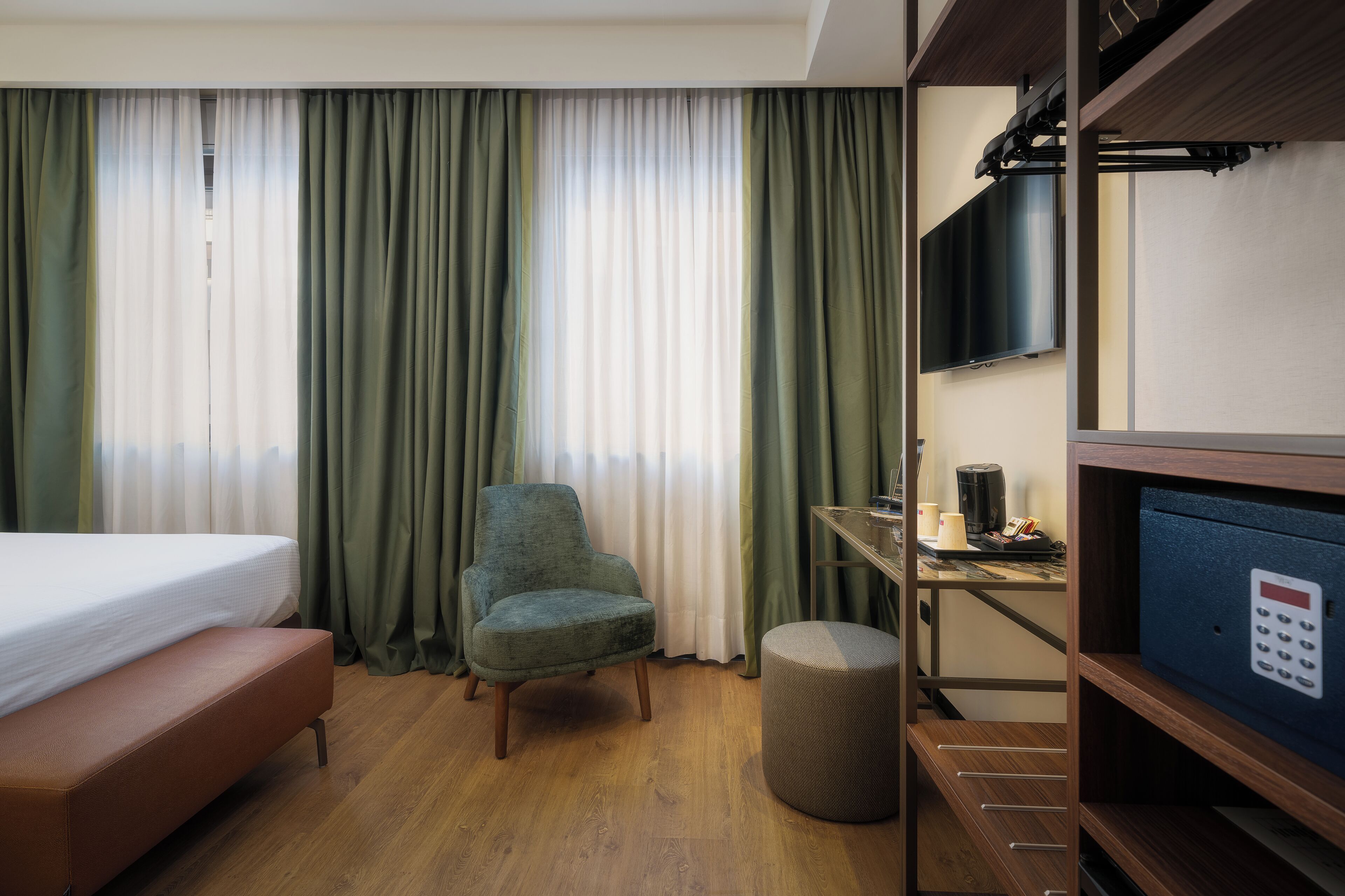 down duvets, minibar, in-room safe, desk