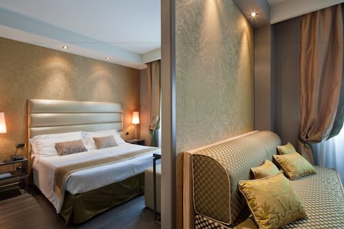 Junior-Suite, 1 King-Bett (Double Sofa Bed for 2 children)