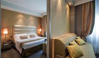 Suite Junior, 1 letto king (Double Sofa Bed for 2 children) | Copriletto in piuma, minibar, cassaforte in camera, una scrivania