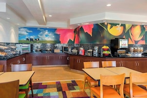 Free daily continental breakfast