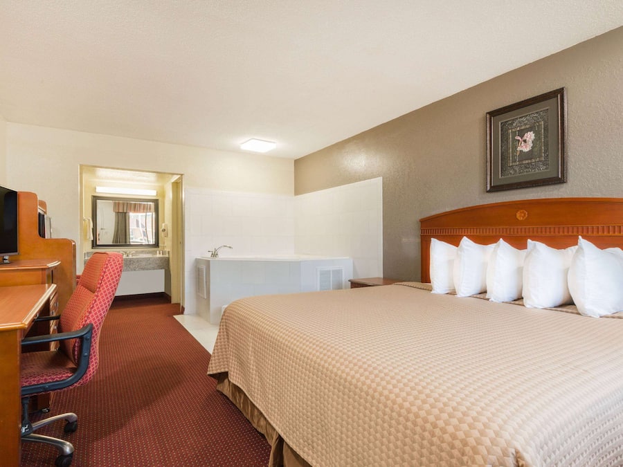 办公桌、熨斗/熨衣板、婴儿床、折叠床/加床