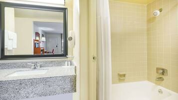Standard Room, 1 King Bed, Smoking | Bathroom