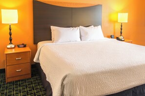 Room, 1 Queen Bed, Non Smoking | 1 bedroom, minibar, desk, blackout drapes