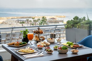 Petit déjeuner buffet compris tous les jours