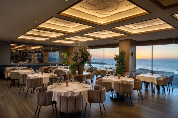 5 restaurantes; se sirven desayunos, comidas, cenas y brunch