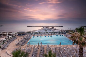 Piscine extérieure, tentes de plage, parasols de plage